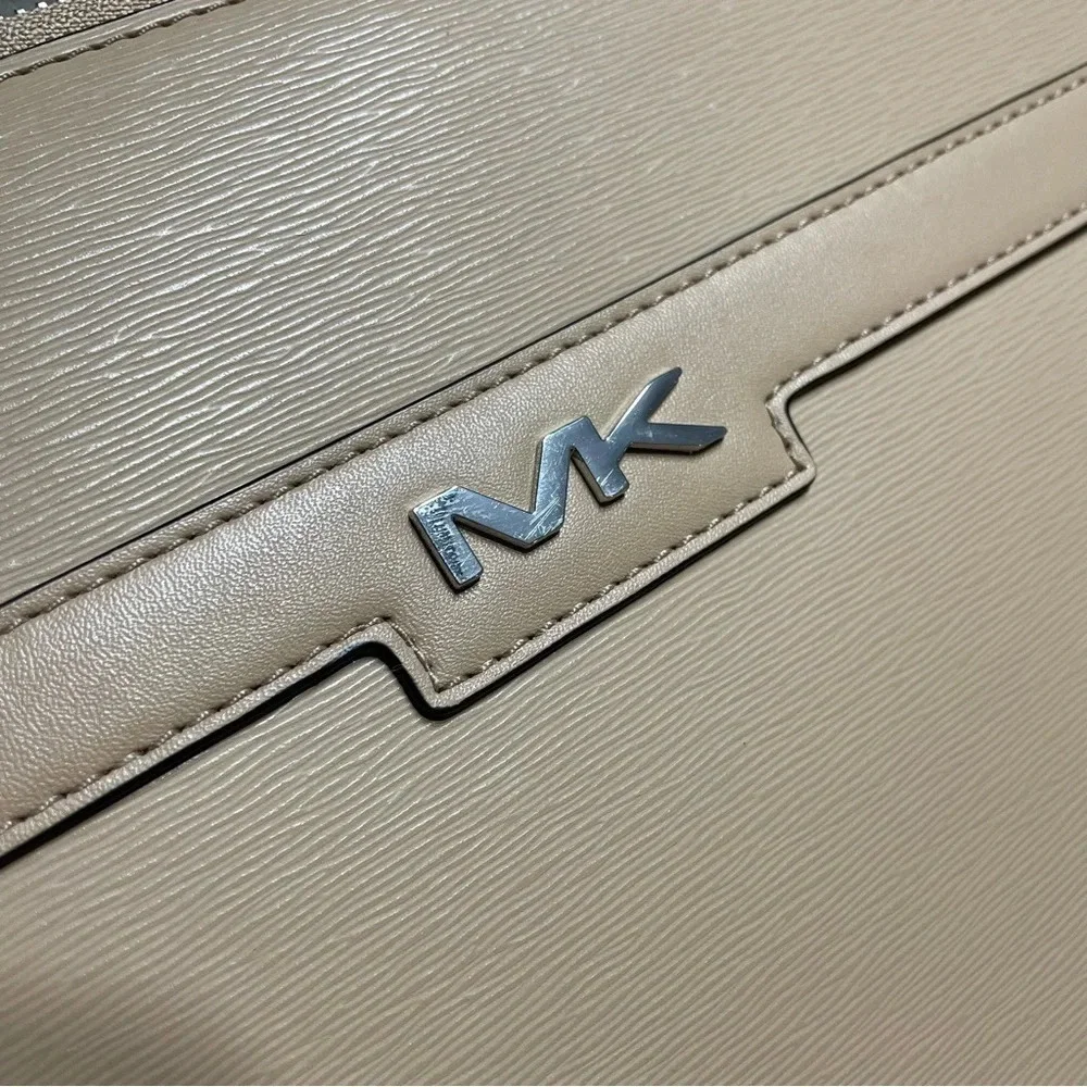 NEW Michael Kors COOPER Large Zip Laptop Case in Camel Textured